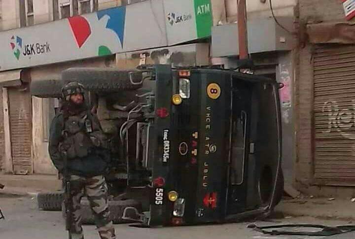 Army’s QRT vehicle over turned, JCO among 7 soldiers injured in Handwara