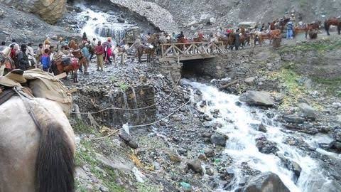 Bad weather suspends Amarnath Yatra again