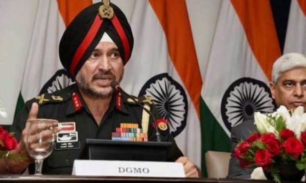 Lt General AK Bhat pays obeisance at Chrar-e-Sharif shrine