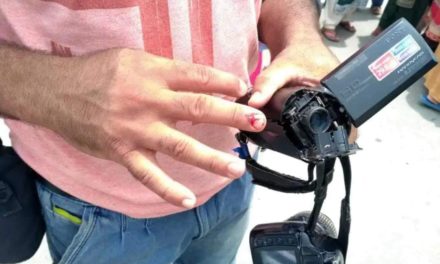 Police beat up Rising Kashmir lensman in Barzulla