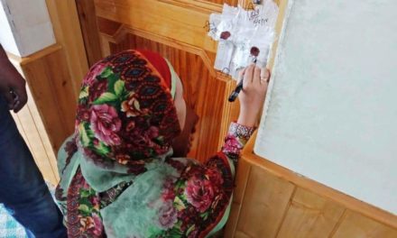 DHSK seals illegally running clinic at Khanmoh, Srinagar