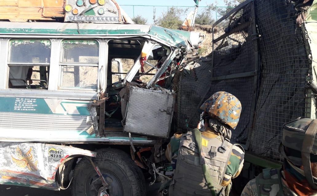 5 army soldiers, civilian injured in Tangmerg road accident