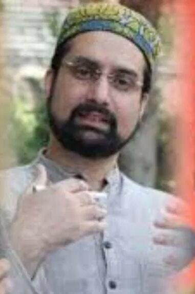 Mirwaiz chairs Anjuman-e-Auqaf meet