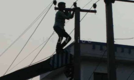 PDD lineman electrocuted in Guzerbal Ganderbal