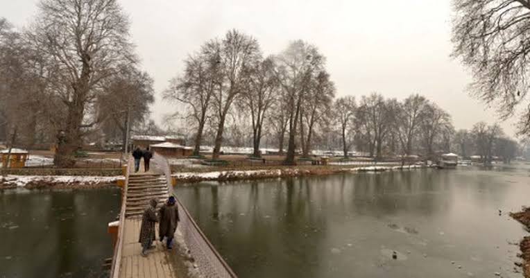 Minimum temperatures drop sharply in Kashmir Valley