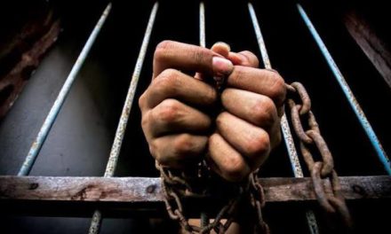 Police arrests a thief in Srinagar, stolen mobile phones and other items recovered