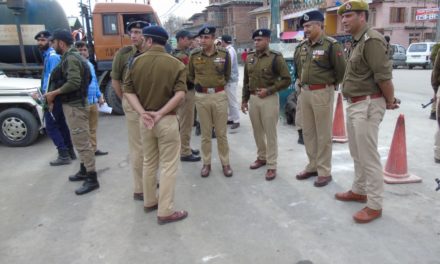 IGP Kashmir visits Dargah Sharief Hazratbal.