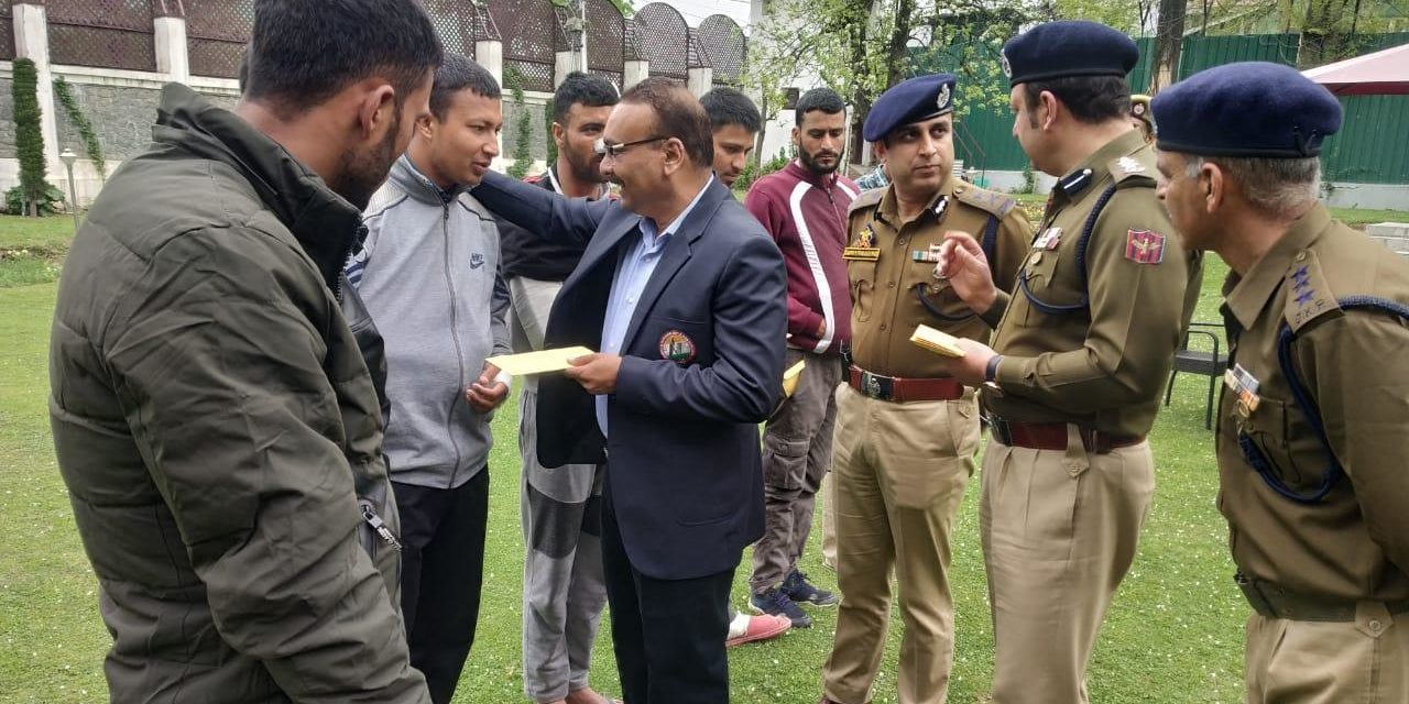 DGP J&K meets injured police personnel, ‘Handover welfare relief