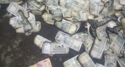 Breaking:Ahead of Polls, Truck Carrying Currency Caught Fire in South Kashmir