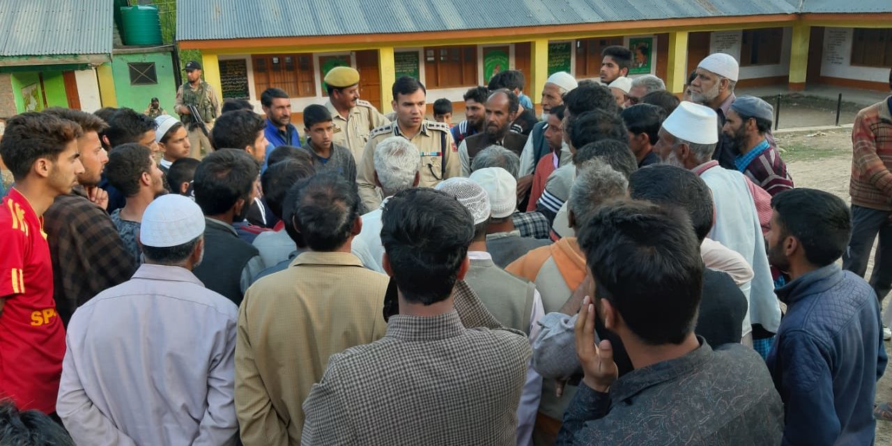 Bandipora police facilitates public interaction meetings