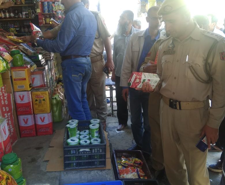 Anantnag police along with Executive Magistrates conduct market checking