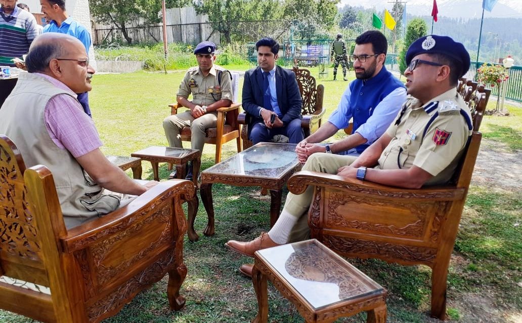 CS tours Shopian, Announces 15 crore  for Mega Fruit Mandi Aglar