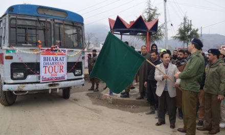 Baramulla police organises Bharat Darshan Tour