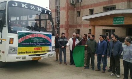 DC Bandipora flags off farmers’ exposure tour to Punjab