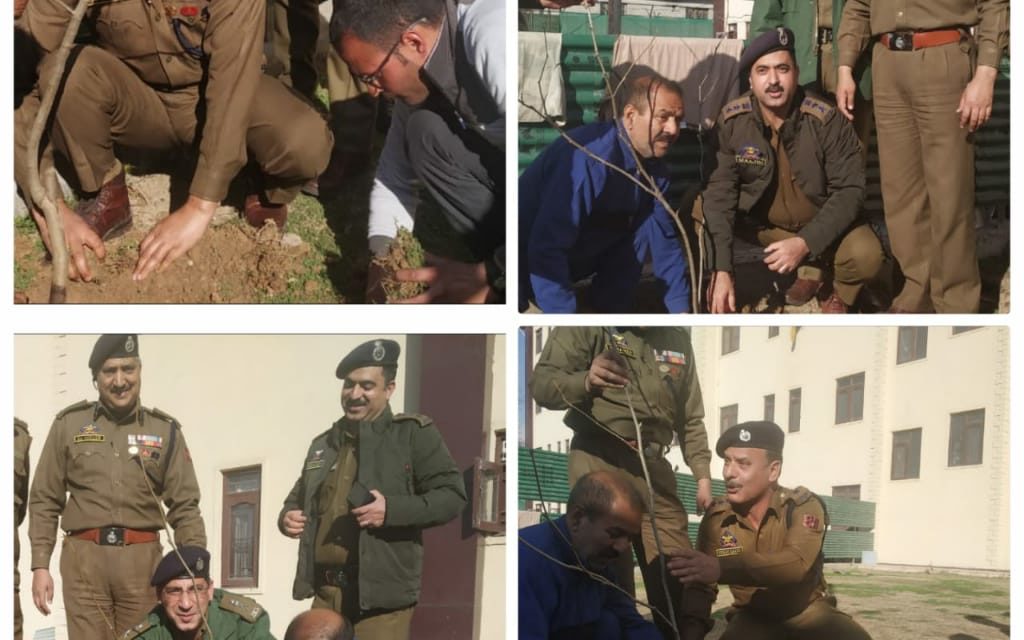 Srinagar Police launches plantation drive