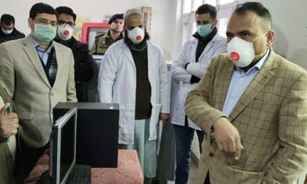 COVID-19:Div Com visits Bandipora to take stock of COVID-19 control measures