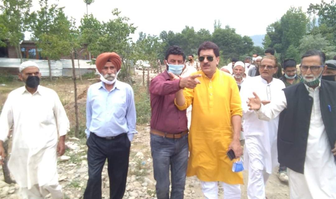 BJP J&K spokesman Altaf Thakur conducts whirlwind tour of Tral