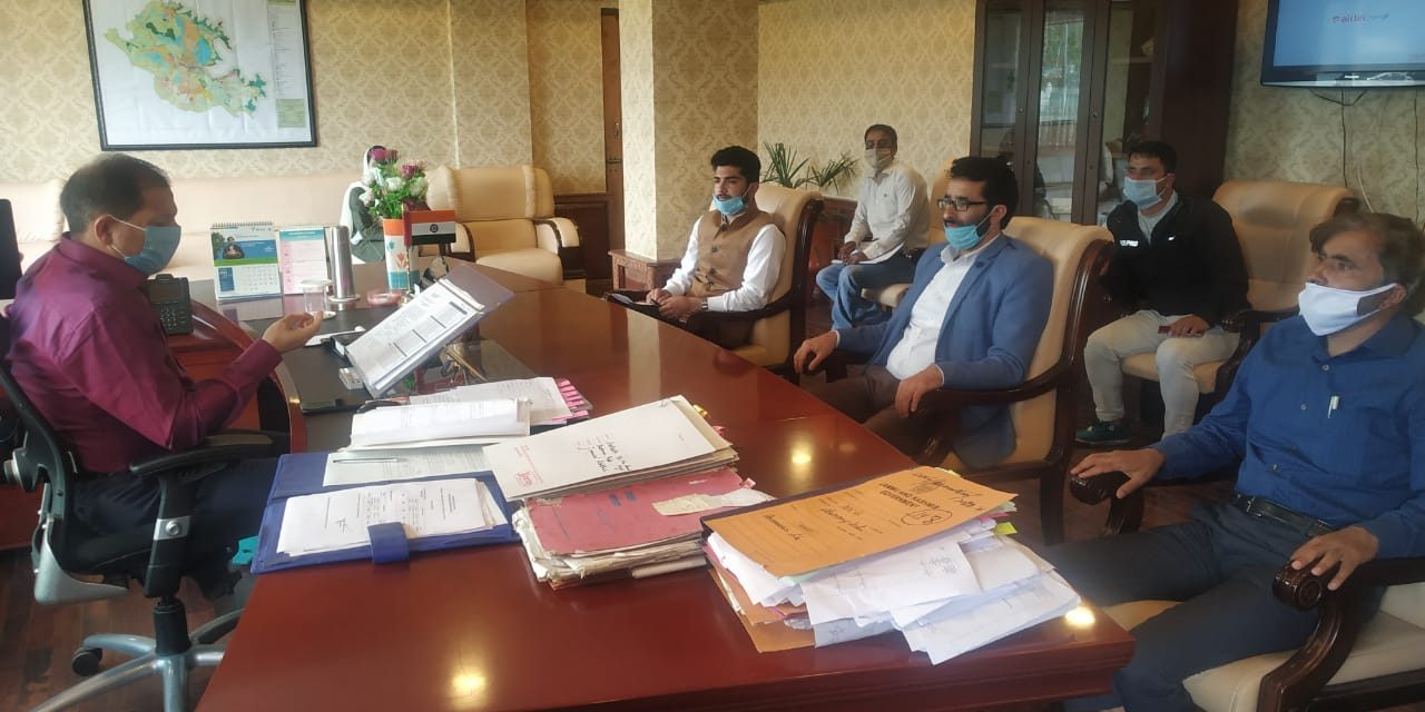 Civil Society Kangan Meets Deputy Commissioner Ganderbal, Raised Issues Related To Akhal Bridge and Trauma Hospital Kangan