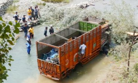 Truck plunges into Nallah Sindh driver Missing In Kangan