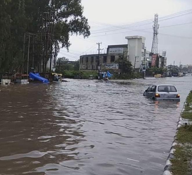 Rescue operation launched as two persons trapped in Poonch river