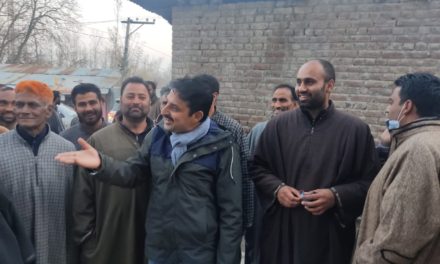 Putting PAGD aside, Yasir Reshi starts campaigning for his own candidate in Sumbal