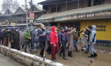 Amid snow Muslims help perform last rites of Pandit neighbour in Baramulla