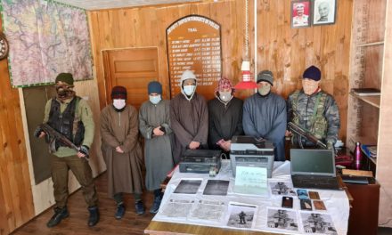 Police arrests 05 persons for pasting threat posters in Awantipora