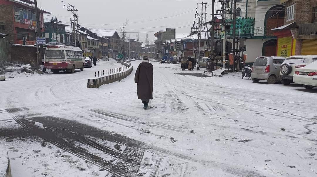 Fresh Snowfall In Kashmir, Temperatures Improve Significantly