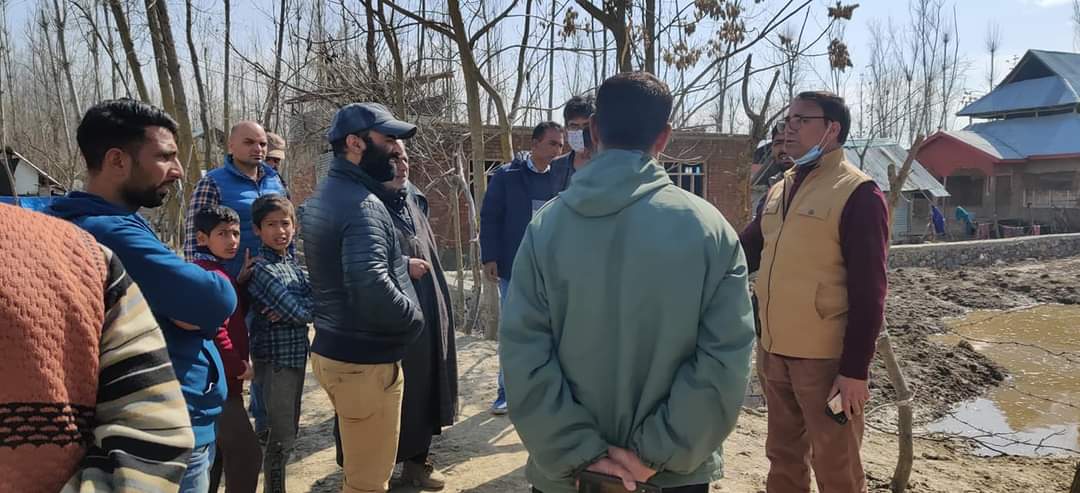 Waterlogging at low lying areas near Wullar:Joint Teams inspected affected areas