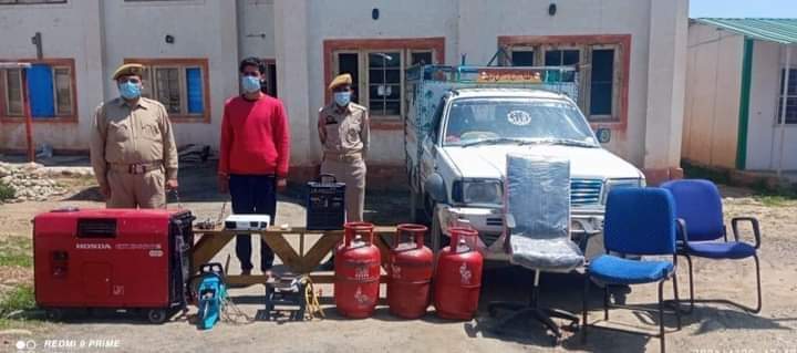 Kulgam Police arrests a notorious Burglar; Stolen property worth lakhs recovered