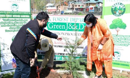 DC Ganderbal initiates plantation drive in Manasbal Development Park.