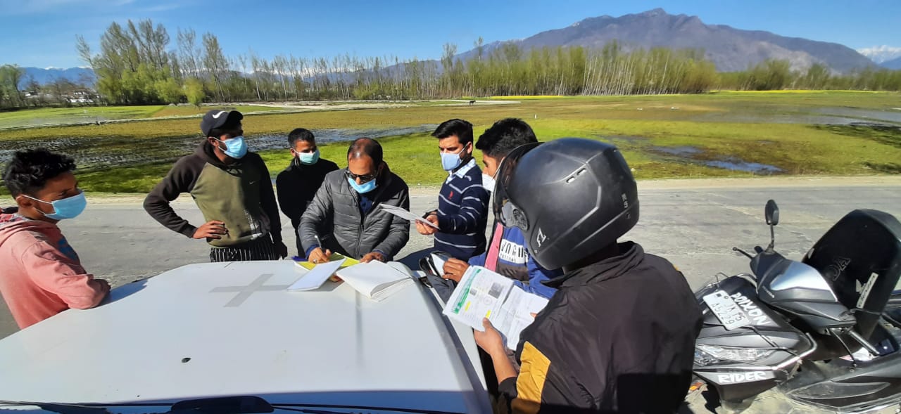 Overcharging: ARTO Bandipora challans several vehicles in Sumbal