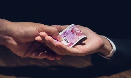 ACB traps and arrests, incharge Supervisor in Block Development Office, Gund, Kangan, for accepting bribe