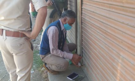 Ganderbal Police sealed 2 shops for Violation COVID-19 restrictions