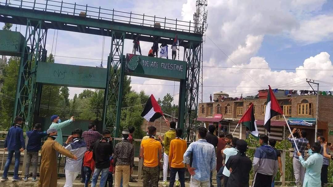 Anti Israel protest in Srinagar outskirt;Protesters set Israeli flag on fire