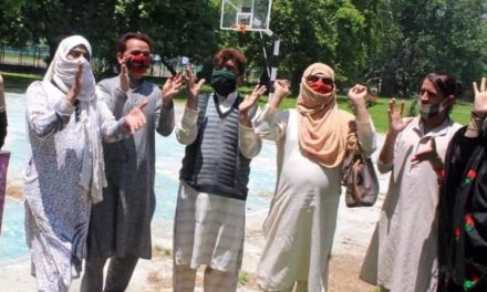 Perpetual lock-down leaves transgenders to fend for themselves People start offering help to this marginalized community