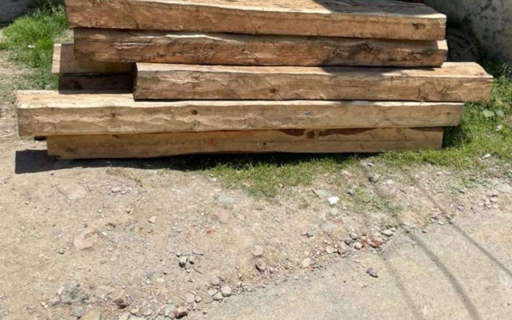Sopore police seized illicit timber;case registered