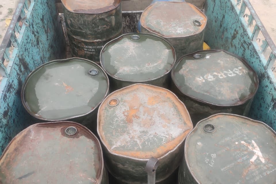 Anantnag Police on Monday seized vehicle along with illegal kerosene oil of 1500 Liters.