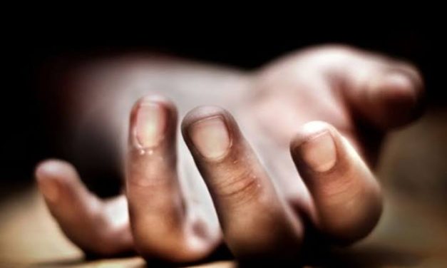 Man found dead under mysterious circumstances in Baramulla;Family alleges murder, stage protest