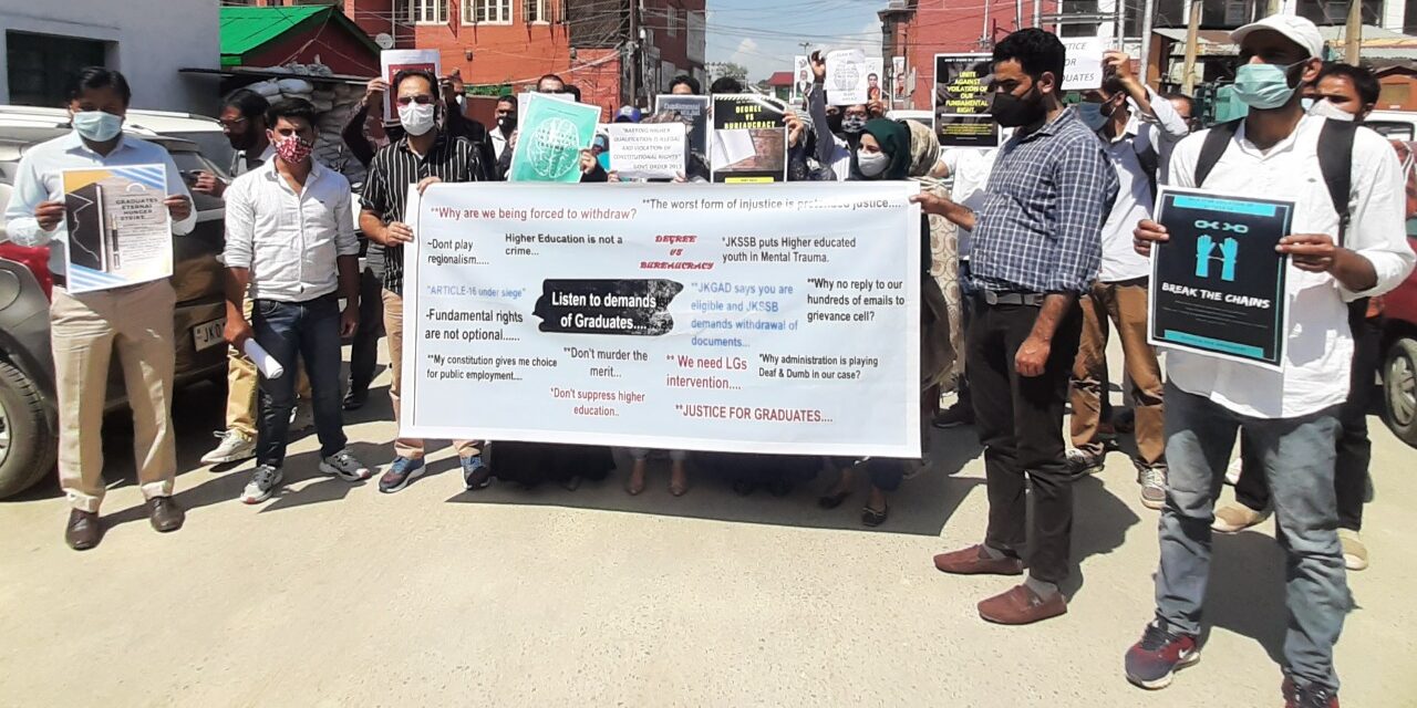 JKSSB class IV qualified aspirants protest against “debarring” order