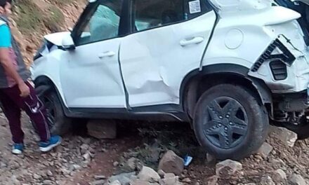 AEE PMGSY Died as car plunges into gorge in Kachnambal Kangan