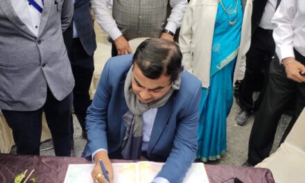 Gadkari visits Zojila, Z-Morh tunnel, directs to complete work on approaching tunnels before 2024 polls