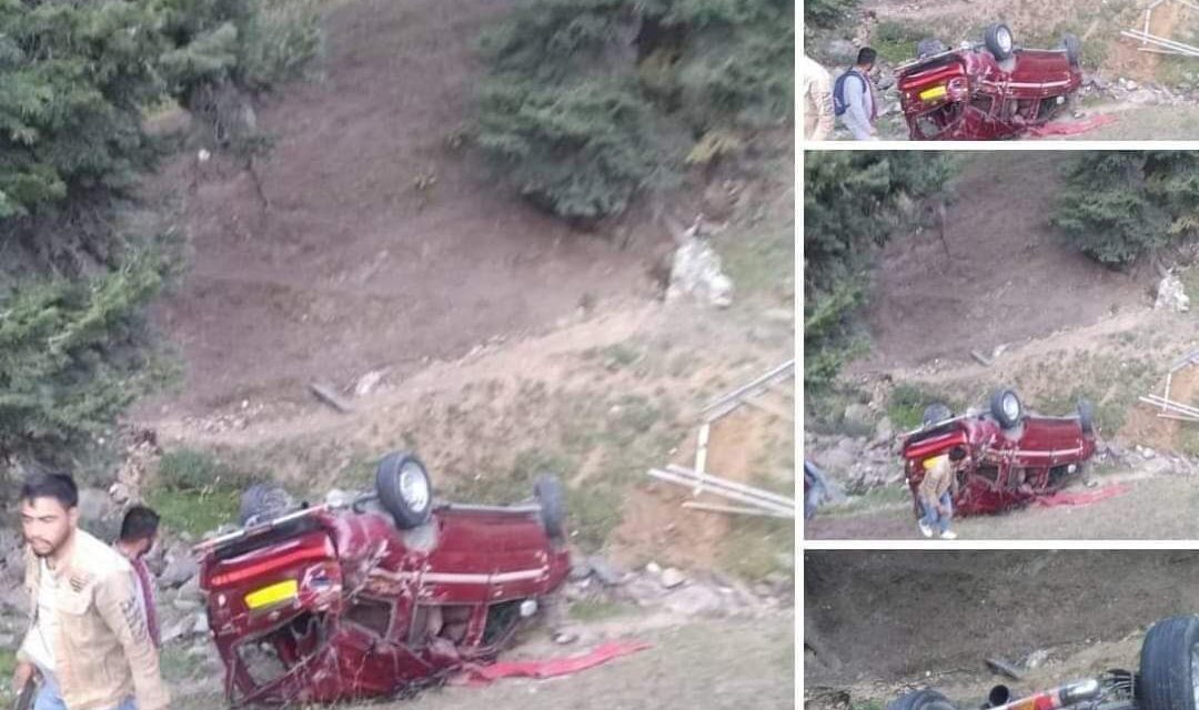 8 tourists injured after vehicle turns turtle on Tangmarg-Gulmarg road