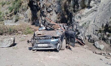 Couple among 3 injured after hit by shooting stones along Sgr-Jmu highway