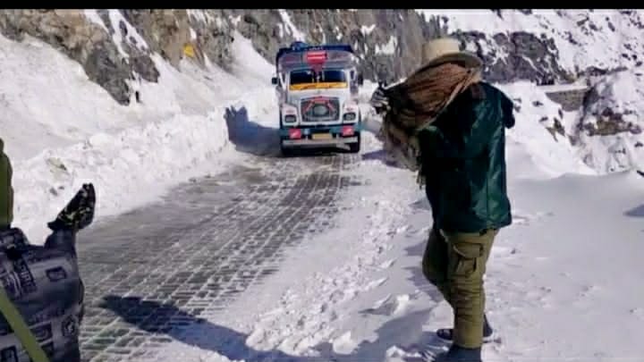 Ganderbal Police launched major rescue operation at Zojila