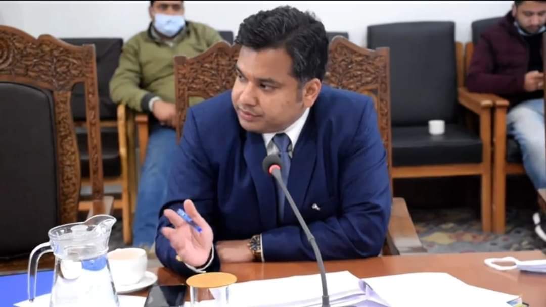 DC Anantnag reviews implementation of CAPEX and Back to Village works;4 contractors blacklisted, salary of one officials stopped