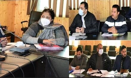 Director RDD visits Ganderbal, reviews physical & financial progress of various schemes