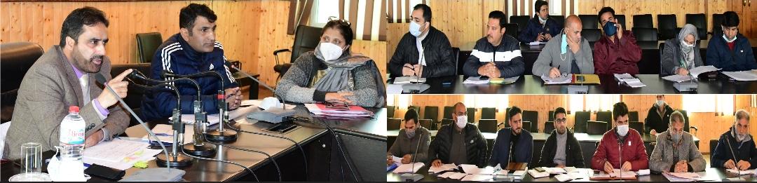 Director RDD visits Ganderbal, reviews physical & financial progress of various schemes