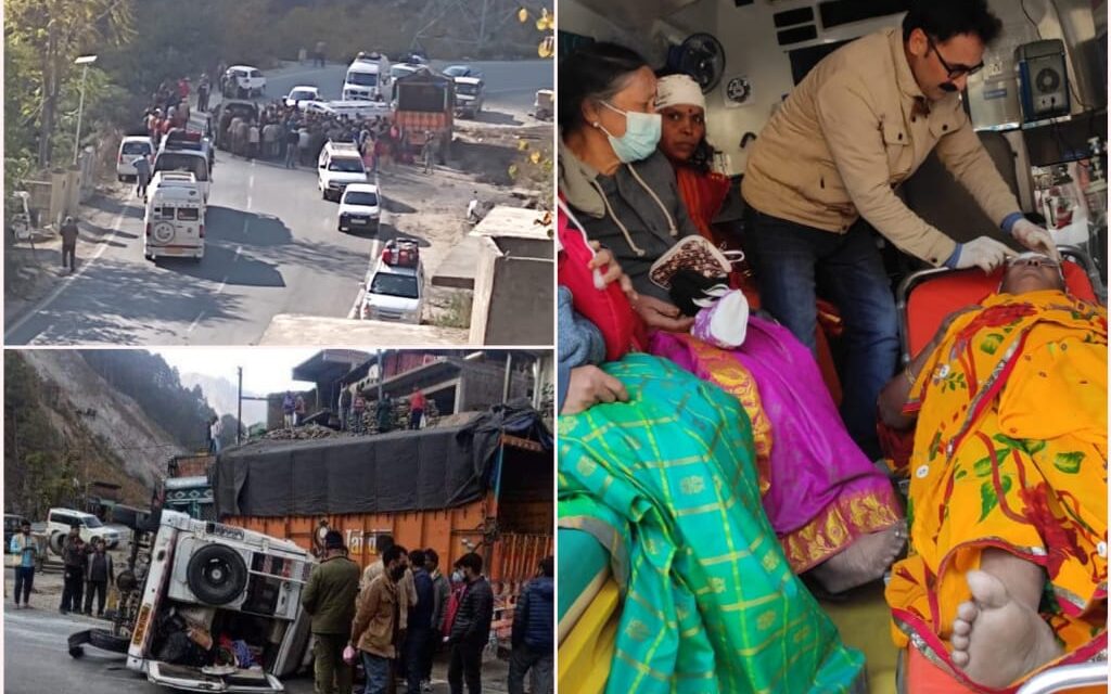11 tourists injured in highway accident in J&K