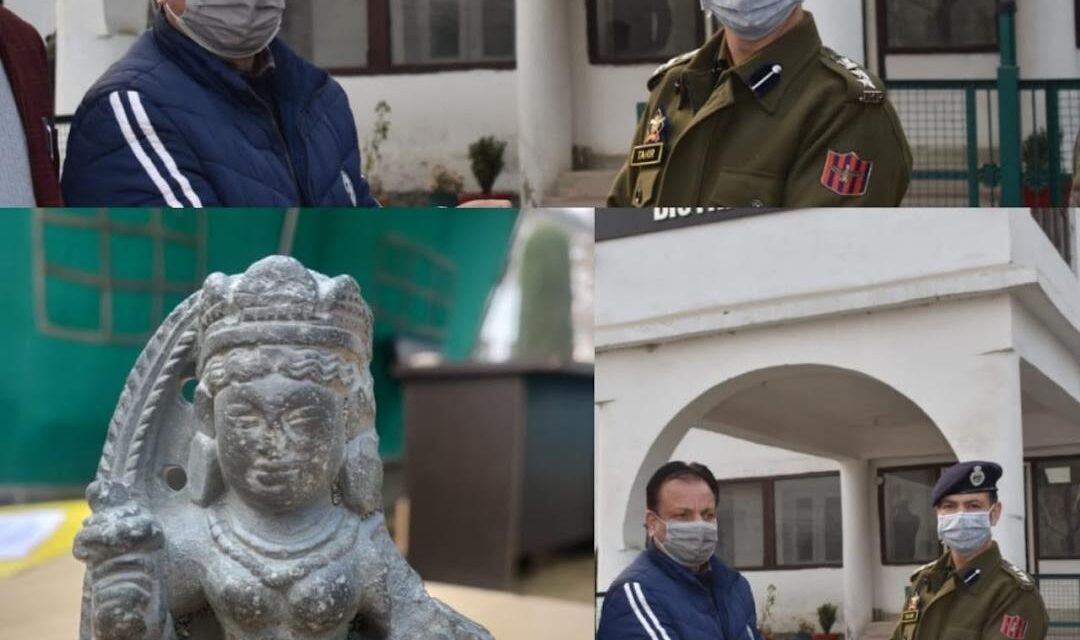 Police recovers 1300yrs old sculpture of Goddess Durga in Budgam